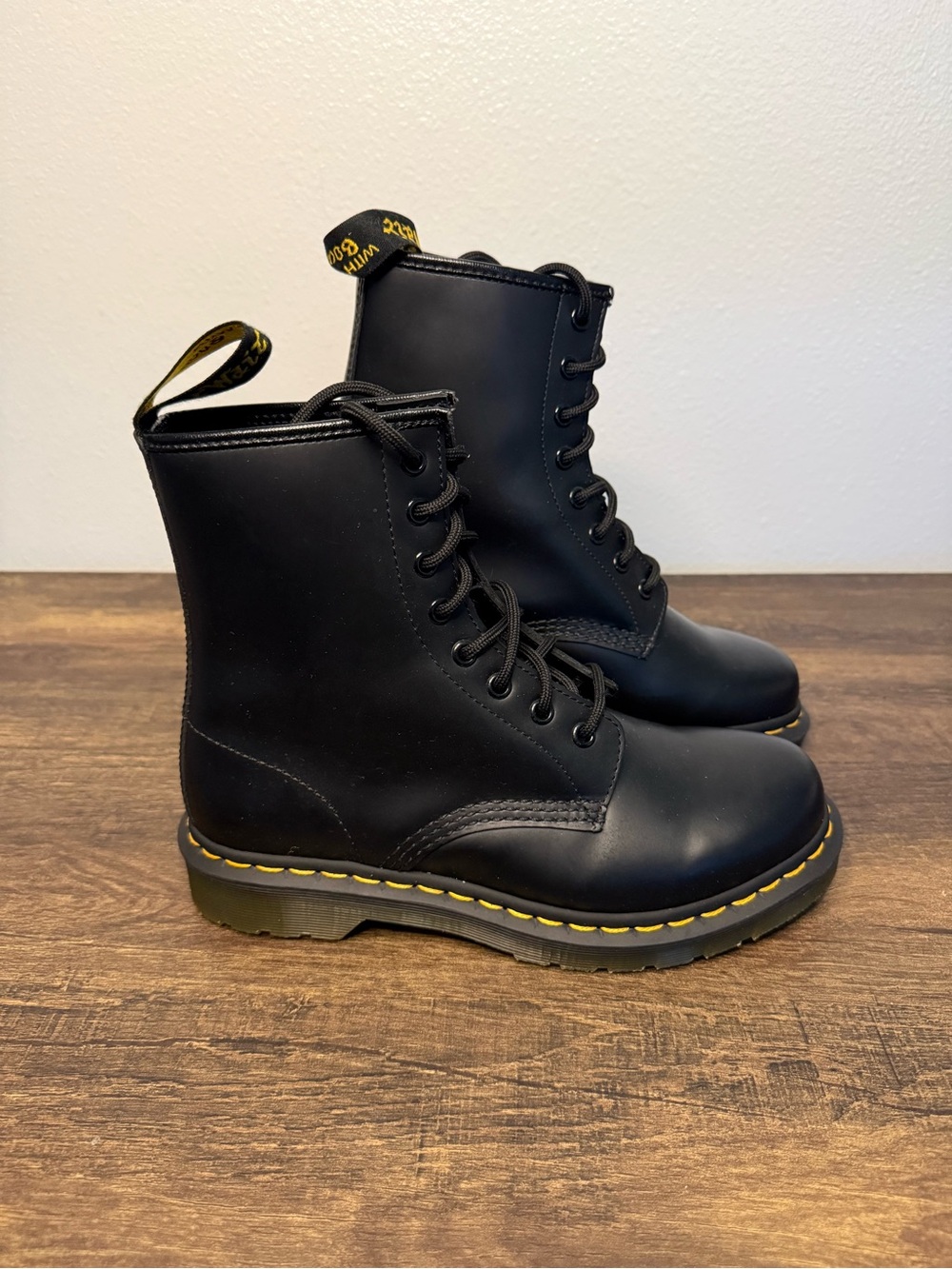 DR MARTEN 1460 BLACK COMBAT BOOT Women’s size 9
